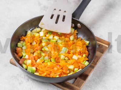 Kopūstų sriuba su cukinijomis Žingsnis 3