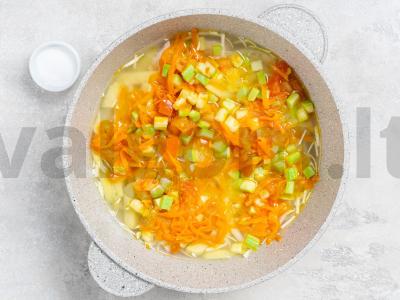 Kopūstų sriuba su cukinijomis Žingsnis 4