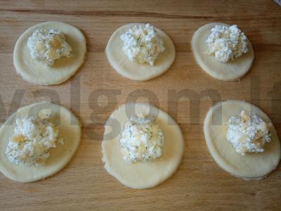 Koldūnai su varške, kietuoju sūriu ir žolelėmis Žingsnis 2