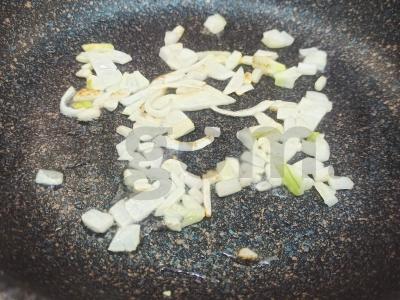 Pšenių košė su svogūnais ir raudonaisiais pupelėmis Žingsnis 2