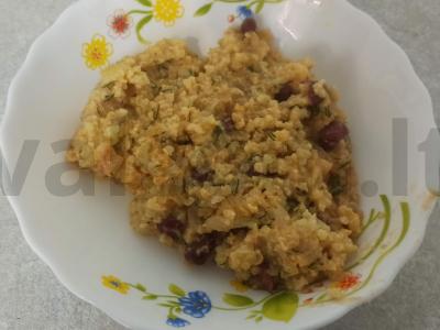 Pšenių košė su svogūnais ir raudonaisiais pupelėmis pagrindine nuotrauka