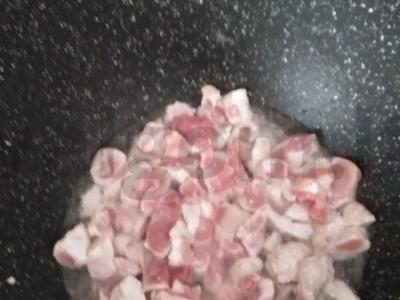 Kiaulienos plovas katile Žingsnis 1