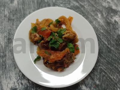 Kiauliena su džiovintomis abrikosais, kepta maiše pagrindine nuotrauka