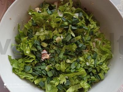 Menkių kepenėlių salotos su svogūnais ir kiaušiniu pagrindine nuotrauka