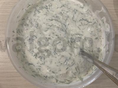 Tartar padažas su marinuotais agurkais pagrindine nuotrauka