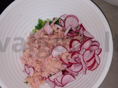 Sultingas salotas su tunu, ridikėliais ir obuoliu Žingsnis 3