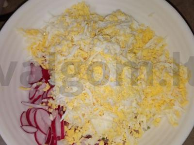 Sultingas salotas su tunu, ridikėliais ir obuoliu Žingsnis 4