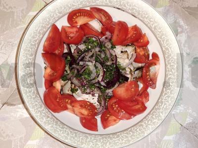 Salotas su šašlyku ir marinuotais svogūnais Žingsnis 4