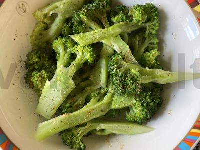 Aštrus brokolis pagrindine nuotrauka