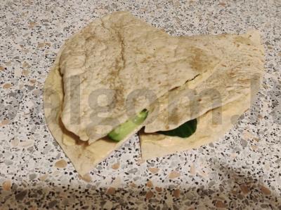 Skani tortilija su humusu Žingsnis 4