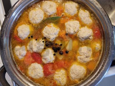 Daržovių sriuba su kalakutienos kukuliais pagrindine nuotrauka