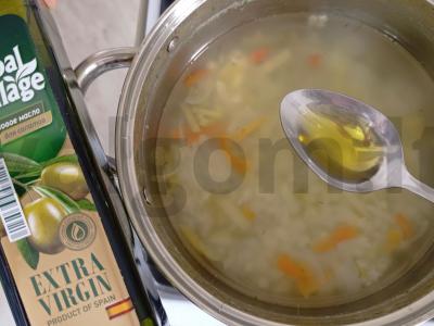 Lengvas daržovių sriuba su vermišeliais ir alyvuogių aliejumi Žingsnis 4