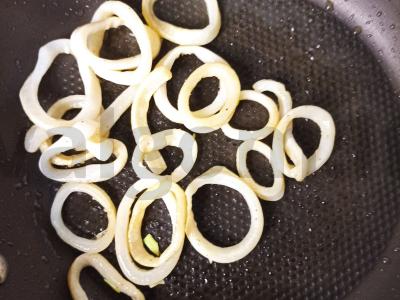 Kalmarų ir šviežių kopūstų salotas Žingsnis 1