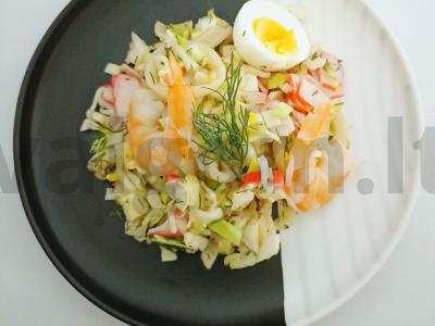 Kalmarų ir šviežių kopūstų salotas pagrindine nuotrauka