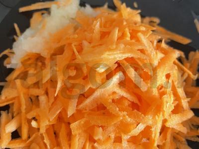 Plovas su vištiena, daržovėmis ir prieskoniais Žingsnis 1