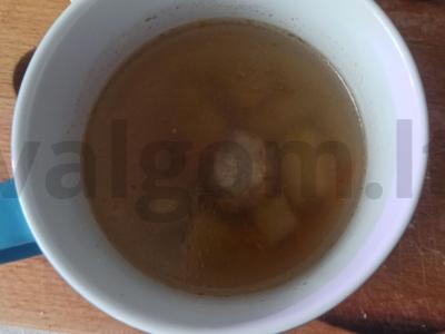 Kvapnus sriuba su meatballs pagrindine nuotrauka