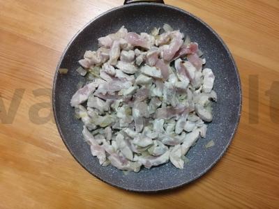 Farfalle su vištiena grietinėje Žingsnis 2