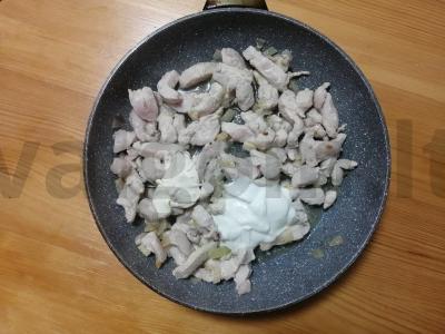 Farfalle su vištiena grietinėje Žingsnis 3