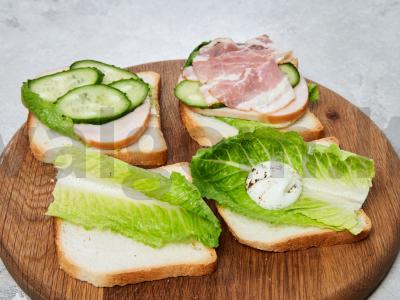 Sumuštinis su kalakutienos filė ir „Hass“ avokadu Žingsnis 2