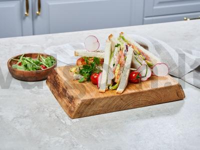 Sumuštinis su kalakutienos filė ir „Hass“ avokadu pagrindine nuotrauka