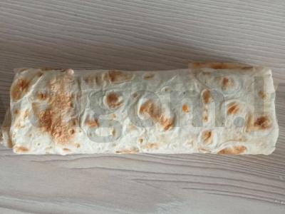 Šaurma su vištiena ir korėjietiška morkų salotomis pagrindine nuotrauka