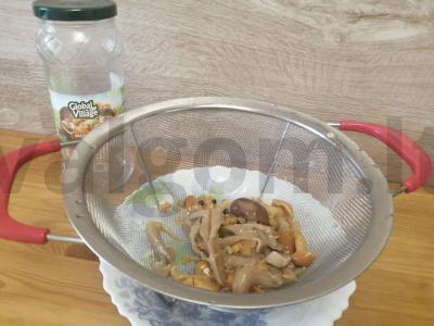 Salotas „Švelnumas“ su marinuotais grybais Žingsnis 3