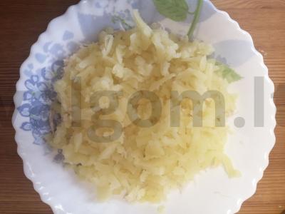 Salotas „Švelnumas“ su marinuotais grybais Žingsnis 6