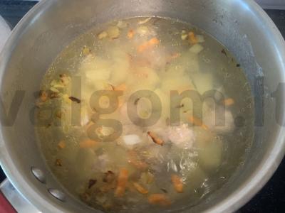 Vermicelli sriuba su dešrelėmis Žingsnis 6