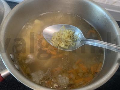 Vermicelli sriuba su dešrelėmis Žingsnis 7