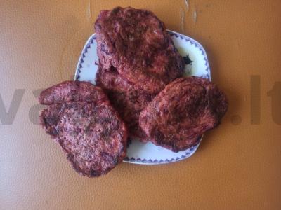 Bulvių ir burokėlių blynai su svogūnais pagrindine nuotrauka