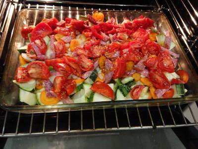 Cukinijos, troškintos su daržovėmis ir dešrelėmis Žingsnis 5