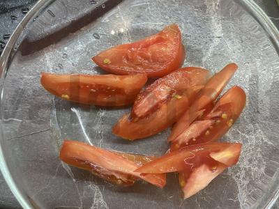 Salotos su pomidorais ir mocarela užkandžiui Žingsnis 1