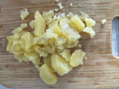 Olivje salotas su virta jautiena ir marinuotais agurkais Žingsnis 2