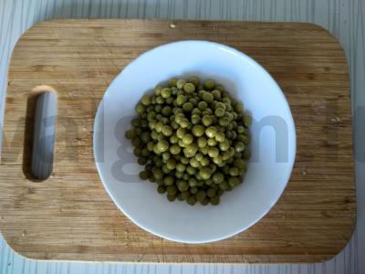 Olivje salotas su virta jautiena ir marinuotais agurkais Žingsnis 6