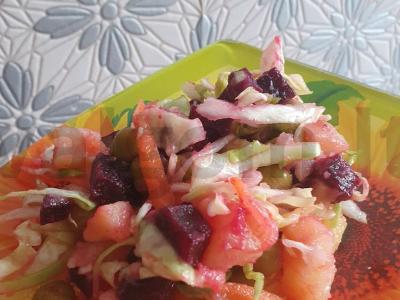 Vitaminų vinigretas su baltu maltu pipiru pagrindine nuotrauka