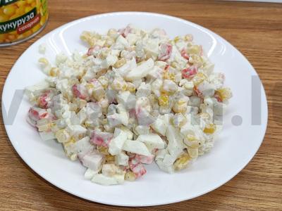 Krabų salotos su kukurūzais pagrindine nuotrauka