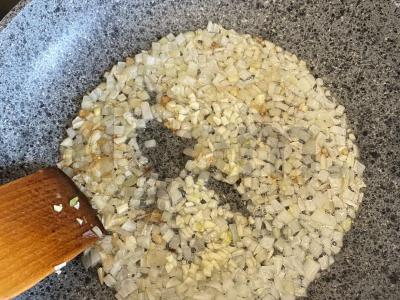 Risotto su jūros gėrybėmis pomidorų padaže Žingsnis 2