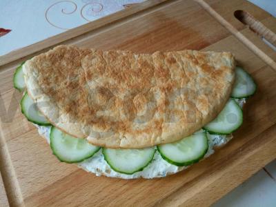 Lengvai paruošiamas avižų blynas su kefyru pagrindine nuotrauka