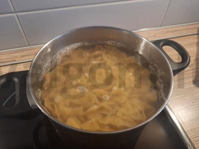 Pasta su krevetėmis sūrio-grietinėlės padaže Žingsnis 2
