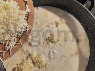 Pasta su krevetėmis sūrio-grietinėlės padaže Žingsnis 6