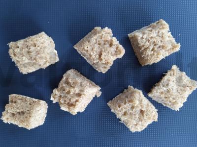 Kanarė su dešra, pomidorais ir gervuogėmis Žingsnis 1