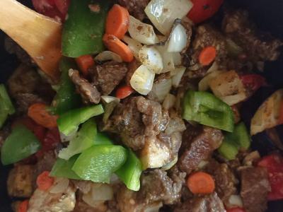 Jautienos troškinys su raudonaisiais pupelėmis, baklažanais ir paprika Žingsnis 4