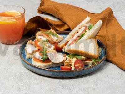 Baltųjų duonos skrebučiai su kalakutienos filė pagrindine nuotrauka