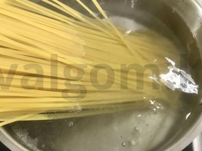 Nudelių patiekalas su keptomis daržovėmis Žingsnis 5