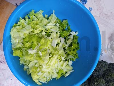 Vasaros salotos su kalendra ir žaliuoju svogūnu Žingsnis 2