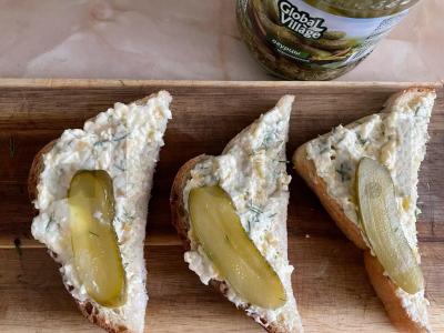 Tostai su kiaušiniu, šprotais ir marinuotais agurkais Žingsnis 4