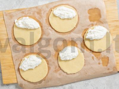 Sūrio pyragėliai pagal GOST Žingsnis 18