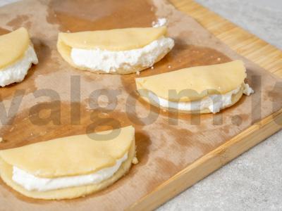 Sūrio pyragėliai pagal GOST Žingsnis 19