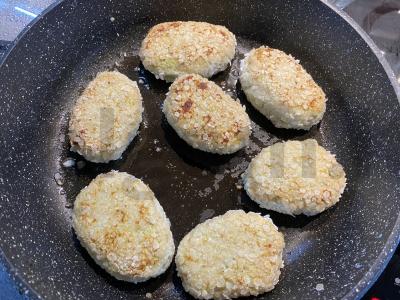 Kalakutienos kotletai ryžių džiūvėsėliuose Žingsnis 4