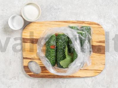 Sūdyti agurkai maišelyje Žingsnis 4